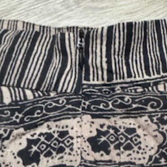En Crème Boho Ruffle Hem Shorts Size Small – Great Condition - Tribal Pattern - Picture 6 of 8